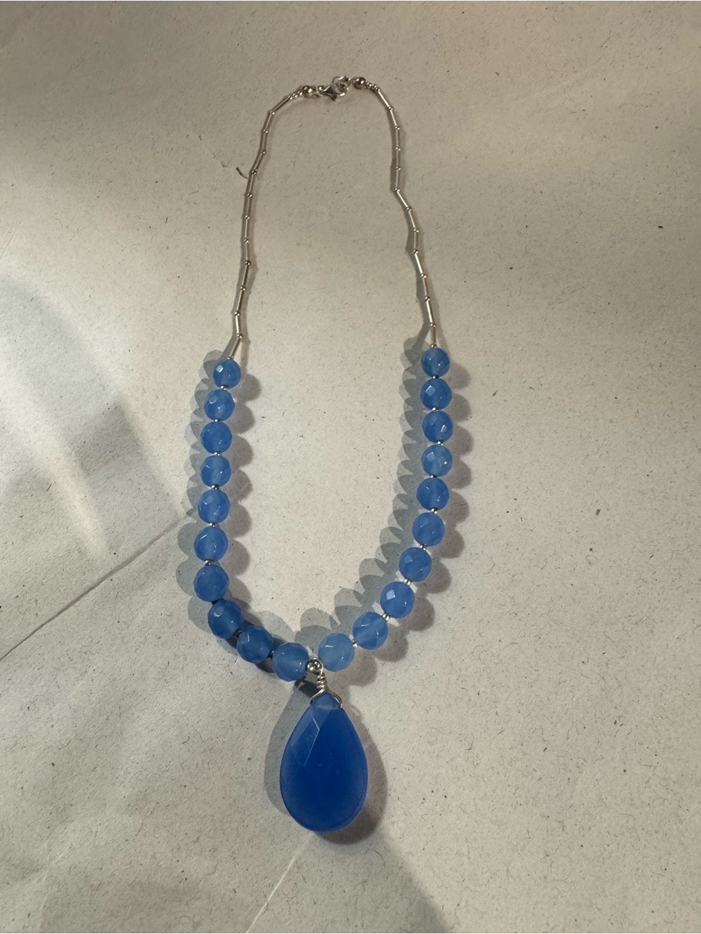 Natural blue Jade faceted round beaded
necklace w/teardrop pendant silver chain
